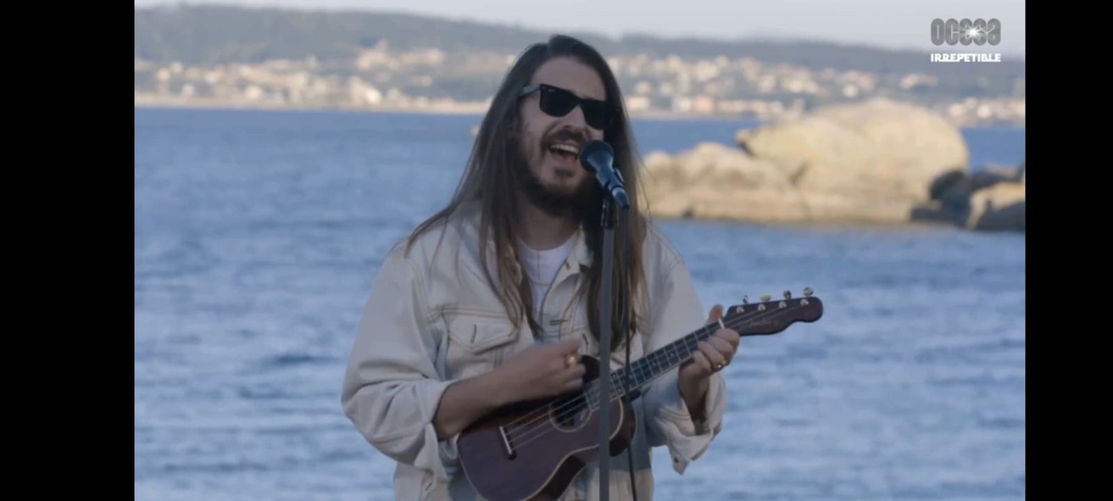 Carlos Sadness: «Tropical Jesus» en un concierto IRREPETIBLE