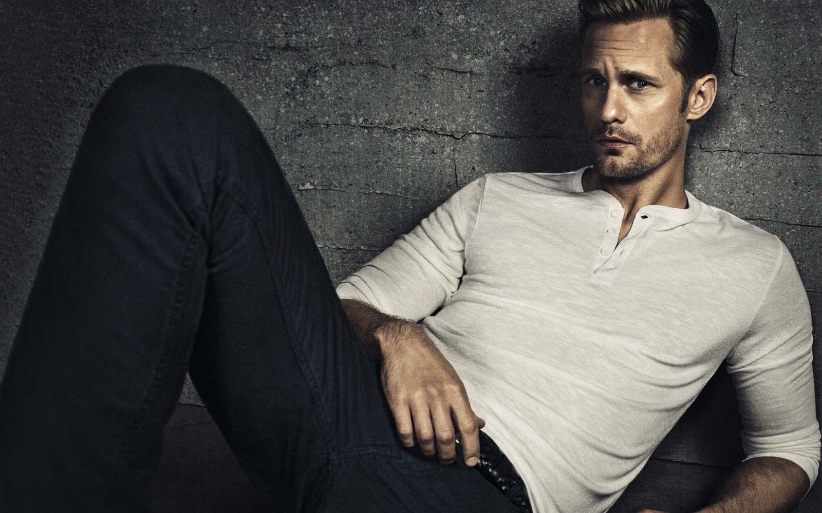 alexander-skarsgard-vanity-fair-photoshoot-michael-schwartz-07