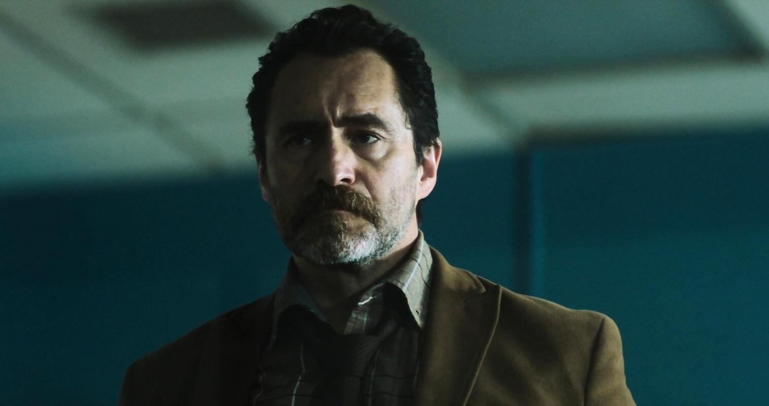 Demián Bichir se suma al éxito mundial de El Teléfono Negro 2 ...