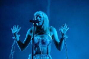 21-Aurora-What-Happened-To-The-Earth