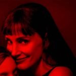 Mamá siniestra: Entre la sombra y el hogar: cuando el monstruo tiene la cara de mamá